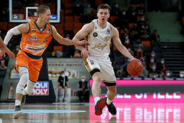 亚强队的比 亚强队的比